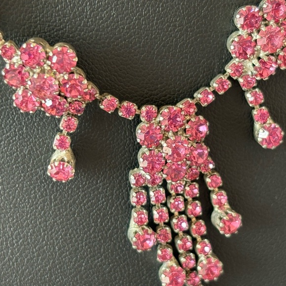 Vintage 50s Elegant Pink Crystal Necklace. - Picture 2 of 6